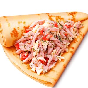 Блин с ветчиной, сыром и помидорами