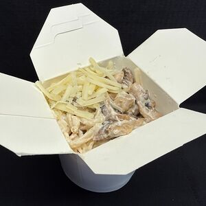 Паста в сливочном соусе со свининой (лапша)