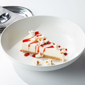 Сливочный чизкейк с клубничным соусом