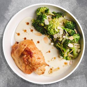 Бедро цыплёнка с брокколи и соусом из горгонзолы