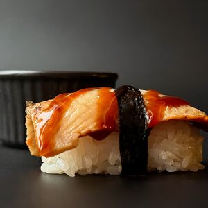 Суши с угрем
