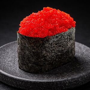 Гункан с икрой масаго