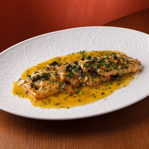 Филе куриной грудки в лимонном соусе с каперсами