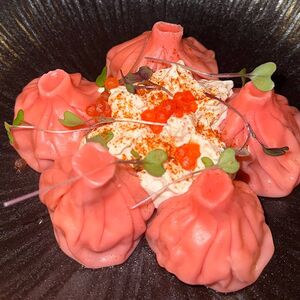 Мини-хинкали с креветкой и сырным муссом