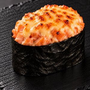 Запеченный гункан с крабом