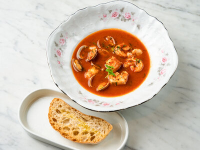 Томатный суп с морепродуктами