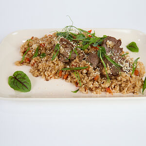 Чесночный рис Вок с говядиной 