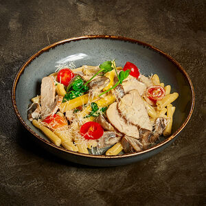 Паста с цыпленком и грибами в сливочном соусе