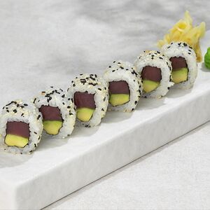 Ролл с тунцом