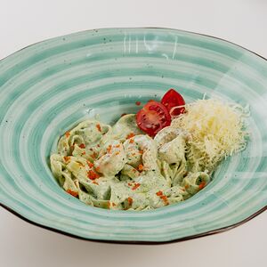 Фетучини с креветками и шпинатом