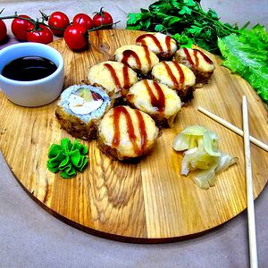 Запечённый ролл с лососем, ананасом и крабом 