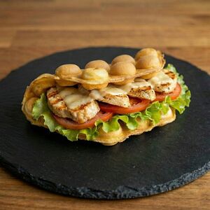 Сэндвич в вафле с курицей 