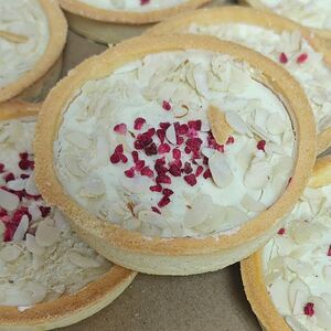 Тарталетка Масала-раф с малиной и белым шоколадом