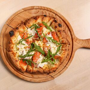 Пицца Форель, Страчателла и Песто