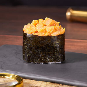 Гункан Тортуга с копченой кетой