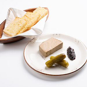 Паштет из куриных сердец с луковым мармеладом