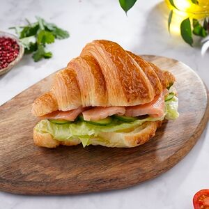 Круассан с семгой