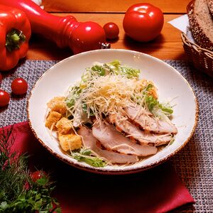 Салат Цезарь с курицей