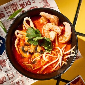 Том ям с морепродуктами