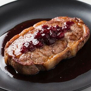 Свинина под клюквенно-медовым соусом