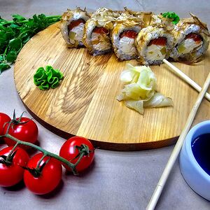 Ролл с лососем и ананасом