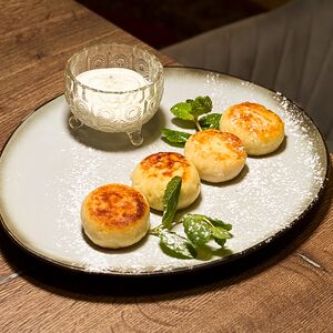 Сырники со сметаной