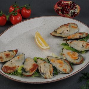 Мидии с соусом блю чиз