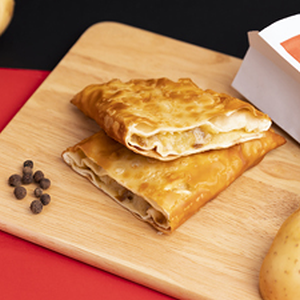 Чебурек с картофелем, луком и трюфелем