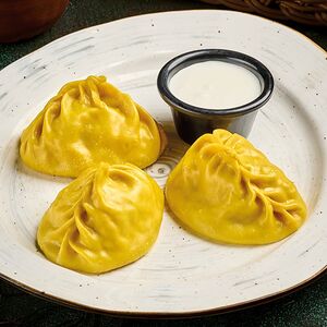 Манты с лососем и шафраном