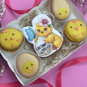 Пряник и 4 macaron на Пасху