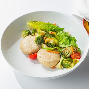 Котлеты из цыплёнка на пару с овощами