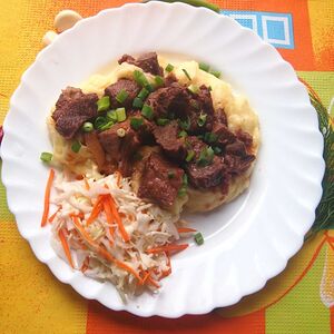 Гуляш с гарниром 