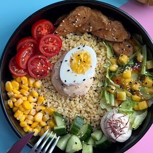 Боул с булгуром и цыпленком терияки
