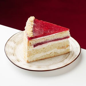 Торт Бананово-клубничный Кусочек