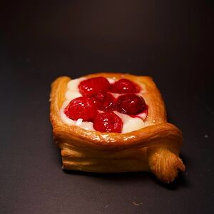 Даниш с малиной