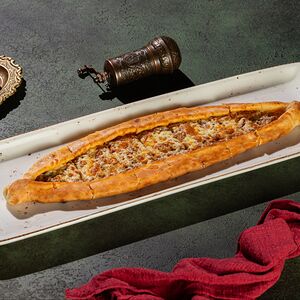 Пиде с говядиной и сыром