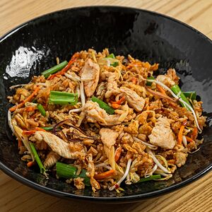 Жареный рис с цыпленком