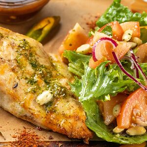 Стейк из куриной грудки с микс-салатом
