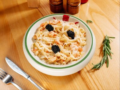 Паста с раковыми шейками и икрой палтуса