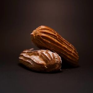 Эклер со сливочным кремом