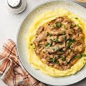 Бефстроганов из говядины с картофелем