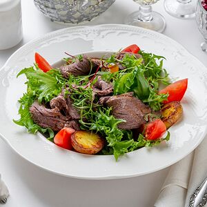 Салат с олениной