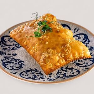 Чебурек с луком и яйцом