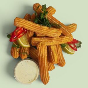 Чуррос сырный с чесночно-йогуртовым соусом