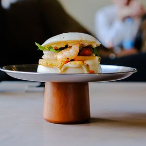 Бао с креветкой, ананас кимчи