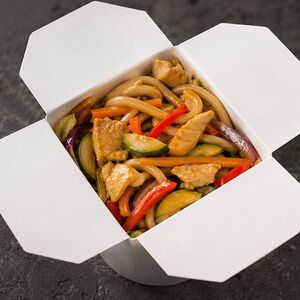 Курица в чесночном соусе с лапшой удон
