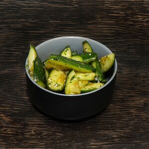 Битые огурцы с укропом 