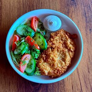Шницель куриный со свежими овощами