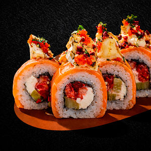 Ролл Клубника с ананасом и сыром бри