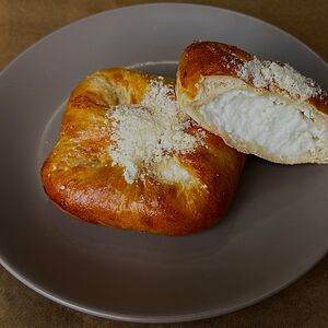 Пирожок с творогом 